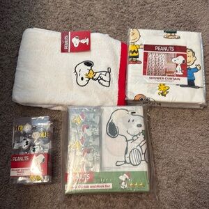 PEANUTS Set- shower curtain, hooks, towel